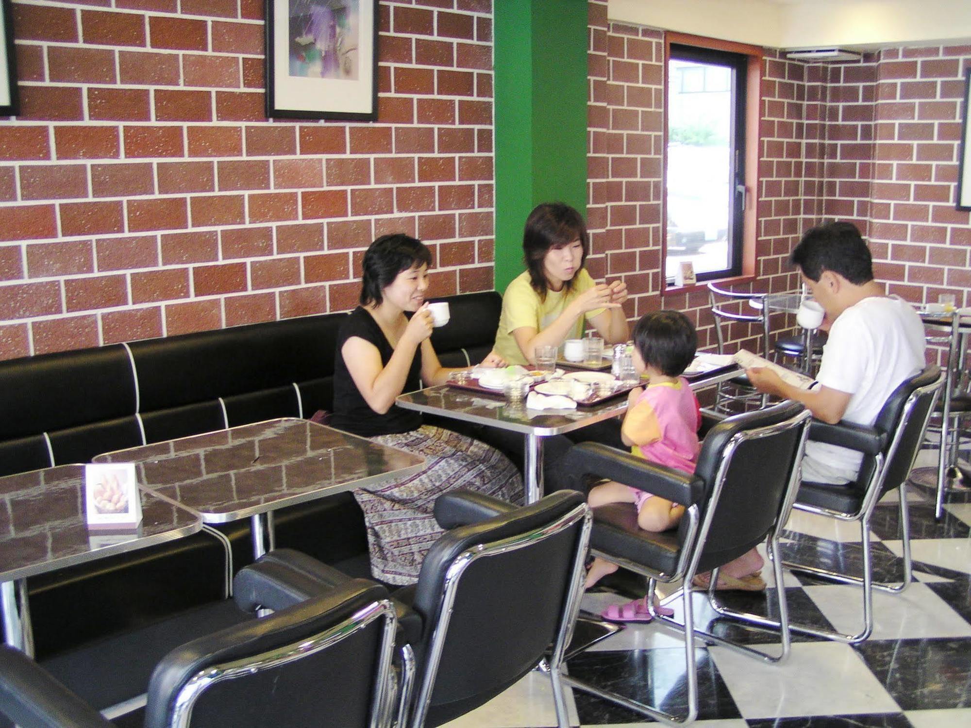 Family Inn Fifty'S אוסקה מראה חיצוני תמונה
